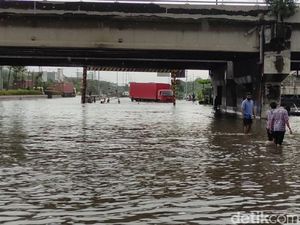 Jalur Pantura Semarang Banjir, Arus Lalin Dialihkan