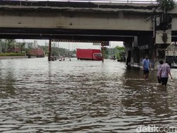 Jalur Pantura Semarang Banjir, Arus Lalin Dialihkan