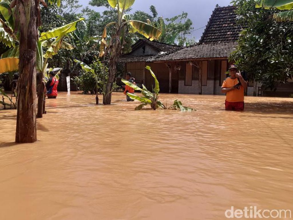 11 Desa di Pati Banjir, 11.061 Jiwa Terdampak 11 Desa di Pati Banjir, 11.061 Jiwa Terdampak