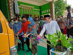 Tiga Ponpes di Ponorogo dapat Bantuan 3 Bus Sekolah