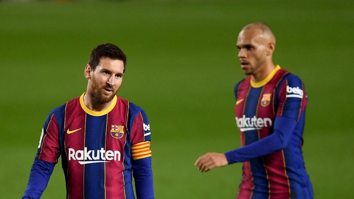 BARCELONA, SPAIN - FEBRUARY 24: Lionel Messi of FC Barcelona reacts during the La Liga Santader match between FC Barcelona and Elche CF at Camp Nou on February 24, 2021 in Barcelona, Spain. Sporting stadiums around Spain remain under strict restrictions due to the Coronavirus Pandemic as Government social distancing laws prohibit fans inside venues resulting in games being played behind closed doors. (Photo by Alex Caparros/Getty Images)