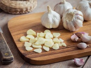 Viral Colok Bawang Putih untuk Hidung Tersumbat, Waspada Bahayanya Viral Colok Bawang Putih untuk Hidung Tersumbat, Waspada Bahayanya
