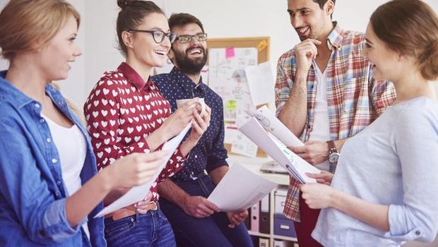 Bergaul dengan banyak orang/freepik.com