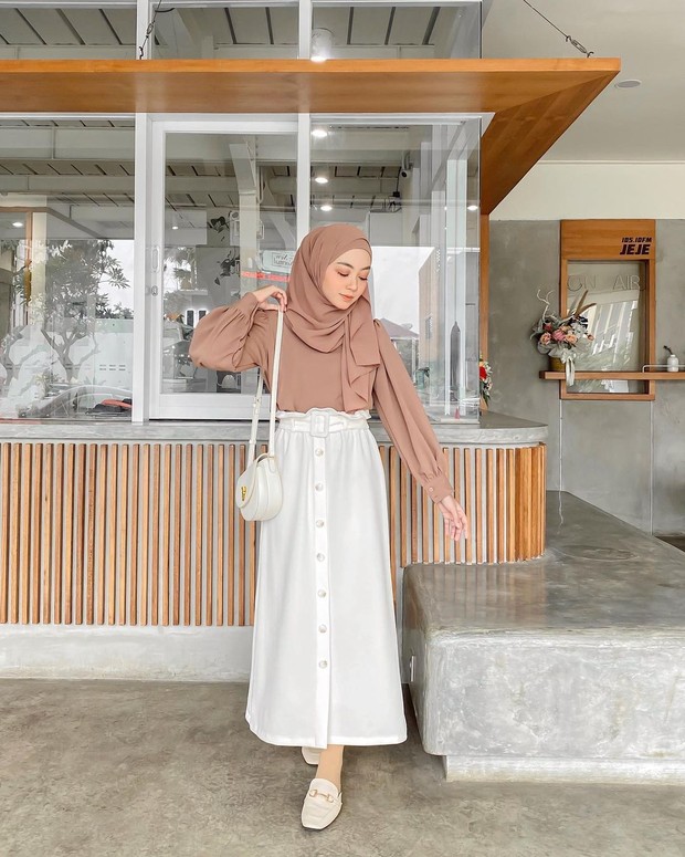 Blouse cokelat susu/instagram.com/meiraniap/ Blouse cokelat susu