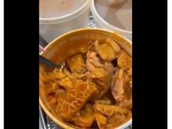 Cardi B Makan Jeroan, Netizen Indonesia Beri Saran Cicip Coto Makassar