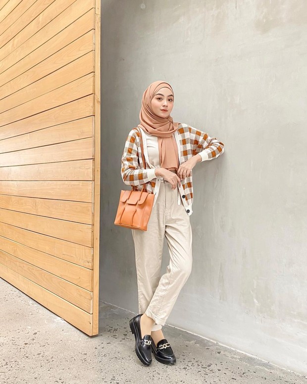 Cardigan oranye/instagram.com/meiraniap/ Cardigan oranye