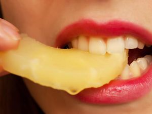 Dokter Ini Sebut Buah Nanas Suka dengan Tekstur Daging Manusia Dokter Ini Sebut Buah Nanas Suka dengan Tekstur Daging Manusia