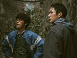 Aksi Perburuan Jung Hae In Sebagai Tentara Khusus di Drakor D.P.
