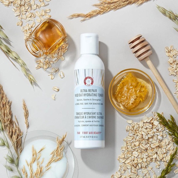 Toner bebas alkohol dengan kandungan oatmeal yang melembapkan dan memberikan efek menenangkan kulit yang stres atau iritasi.