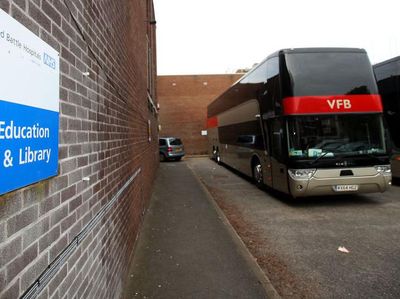 Foto Ada Bus Mewah Bantu Staf RS Perangi Pademi