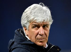 Ribut di Jalan, Pelatih Atalanta Lempar Fans Milan Pakai Roti Isi Ribut di Jalan, Pelatih Atalanta Lempar Fans Milan Pakai Roti Isi