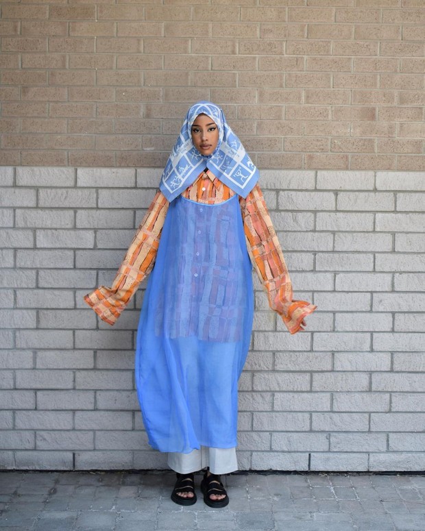 Hijab Biru Langit/sumber: Instagram.com/hodanyousuf Hijab warna biru