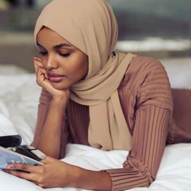 Hijab Coklat Muda/sumber: Instagram.com/halima Model halima hijab coklat muda
