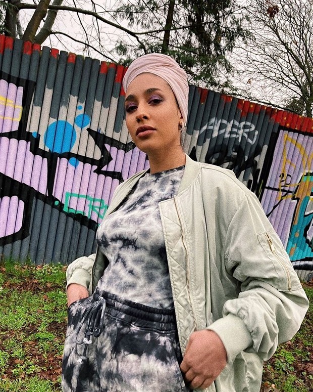 Hijab Dusty Pink/sumber: Instagram.com/mariahidrissi Hijab wana dusty pink