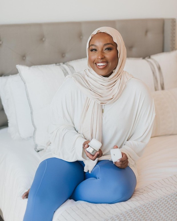 Hijab Putih Gading/sumber: Instagram.com/ayshaharun Hijab putih gading aysha harun