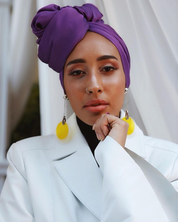 Hijab Ungu/sumber: Instagram.com/mariahidrissi Hijab warna ungu