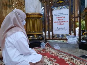 Sebelum Dilantik Jadi Bupati Banyuwangi, Ipuk Ziarah ke Makam Syaikhona Kholil Sebelum Dilantik Jadi Bupati Banyuwangi, Ipuk Ziarah ke Makam Syaikhona Kholil
