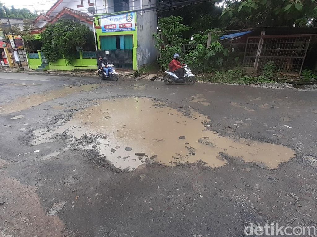 Jl Cikaret Bogor yang Rusak Akan Diperbaiki, Dinas PUPR Mulai Survei Jl Cikaret Bogor yang Rusak Akan Diperbaiki, Dinas PUPR Mulai Survei