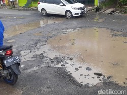 Jl Cikaret Kabupaten Bogor Rusak Lagi Sejak Diguyur Hujan Deras