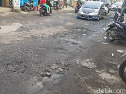 Jl Raya Pabuaran Kabupaten Bogor Masih Menanti Perbaikan