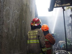 Api Lalap Sembilan Rumah di Jalan Melania Bandung