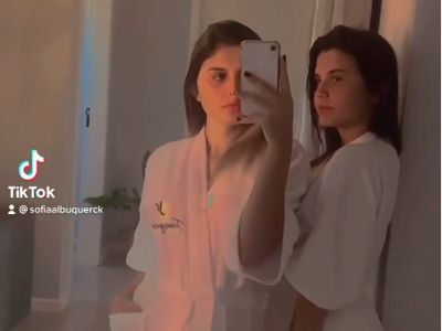 8 Foto Wanita Transgender Kembar Pertama di Dunia, Jadi Kontroversi