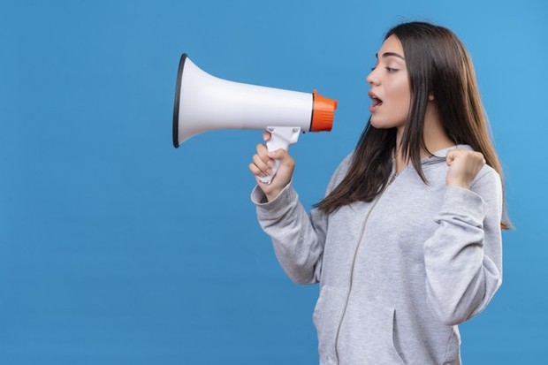 mempresentasikan gagasan/freepik.com