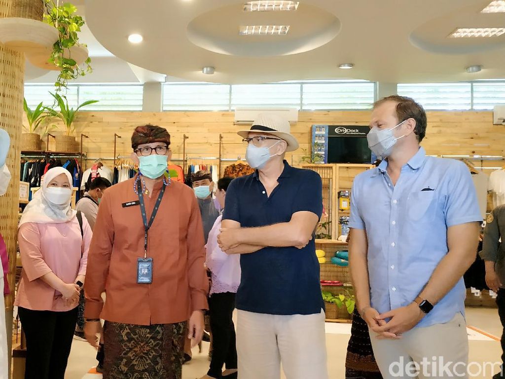 Sandiaga Akan Siapkan Pariwisata Berbasis Vaksin di 5 Destinasi Bali Sandiaga Akan Siapkan Pariwisata Berbasis Vaksin di 5 Destinasi Bali