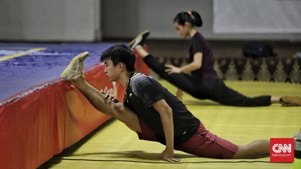 PELATNAS WUSHU Sejumlah atlet wushu terbaik menjalani pemusatan latihan nasional (pelatnas) dengan protokol kesehatan di Wisma Serba Guna Komplek Gelora Bung Karno (GBK) Jakarta, 25 fEBRUARI 2021. Mereka bakal dipersiapkan menghadapi SEA Games Vietnam 2021, Kejuaraan Dunia Wushu di Amerika Serikat 2021, Youth Olympic 2021, Piala Dunia (Sanda) di Australia 2021, Piala Dunia (Taolo) di Jepang 2021 dan Universiade di China 2021. CNN Indonesia/ Adhi Wicaksono