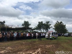 Dibanjiri Pelayat, Polisi Sekat Lokasi Pemakaman Ahmad Sukina di Karanganyar