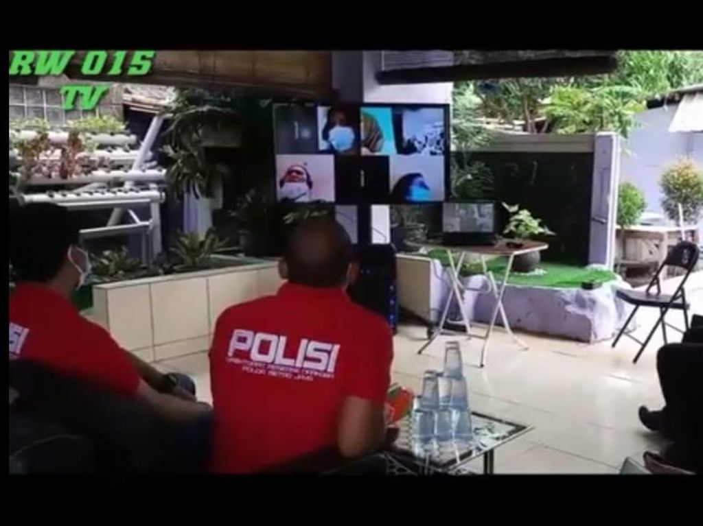 Tetap Interaksi, Kampung Tangguh di Tangerang Pantau Warga Kena COVID via Vicon Tetap Interaksi, Kampung Tangguh di Tangerang Pantau Warga Kena COVID via Vicon