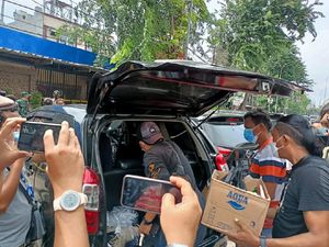 Polisi Sita 2 Dus Isi Botol-Motor dari RM Cafe TKP Penembakan di Cengkareng