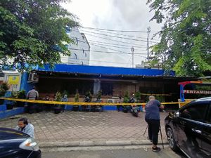 Satpol PP Jakbar Akan Segel Permanen RM Cafe Hari Ini Satpol PP Jakbar Akan Segel Permanen RM Cafe Hari Ini