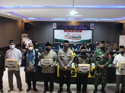 Ponpes Gontor Putri Awali Gerakan Santri Bermasker di Ngawi