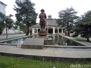 Rangkaian Acara Adat Ngunduh Mantu Jokowi di Kota Solo Rangkaian Acara Adat Ngunduh Mantu Jokowi di Kota Solo