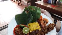 Aduh Enaknye! Nasi Uduk Kebon Kacang Berlauk Udang hingga Ayam Goreng