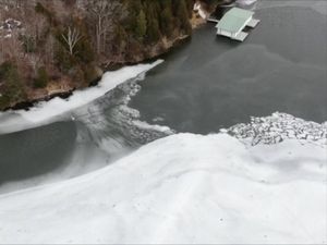 Seorang Gadis Meninggal Usai Jatuh di Danau Beku di Ohio Seorang Gadis Meninggal Usai Jatuh di Danau Beku di Ohio