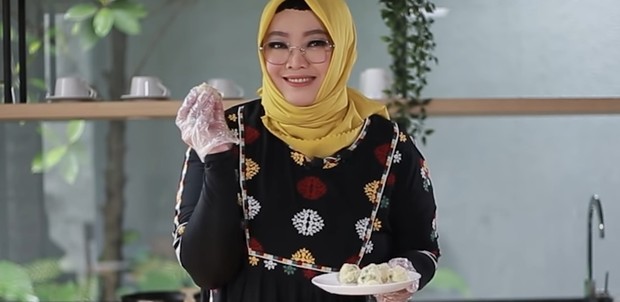 singkong tinju (sumber : youtube.com/RinaGunawan)