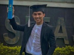 Viral Dokter dari Keluarga Broken Home Lulus Cumlaude, Ini Kisah Lengkapnya