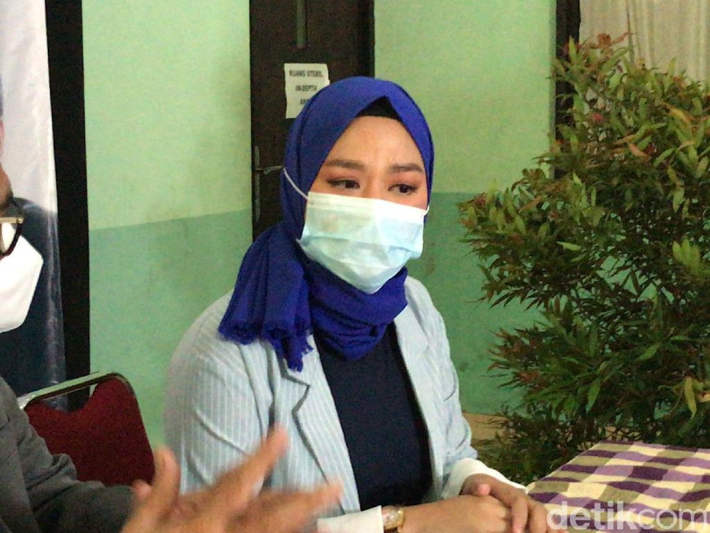 Anak Dibully Gegara Polemik Tes DNA Daus Mini, Yunita Lestari Lari ke Psikolog Anak Dibully Gegara Polemik Tes DNA Daus Mini, Yunita Lestari Lari ke Psikolog