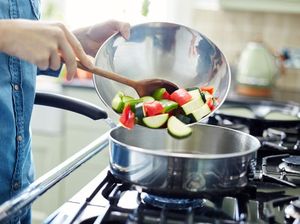 20 Tips Menghemat Waktu Memasak di Dapur dari Chef, Contek Yuk! 20 Tips Menghemat Waktu Memasak di Dapur dari Chef, Contek Yuk!