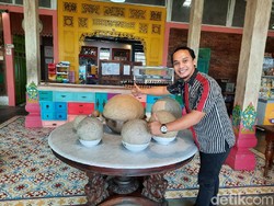 Klenger! Di Warung Bakso Ini Bisa Makan Bakso Seberat 50 Kg Lebih