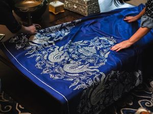 Koleksi Batik Raya, Kolaborasi Unik Disney dan Iwan Tirta Private Collection Koleksi Batik Raya, Kolaborasi Unik Disney dan Iwan Tirta Private Collection
