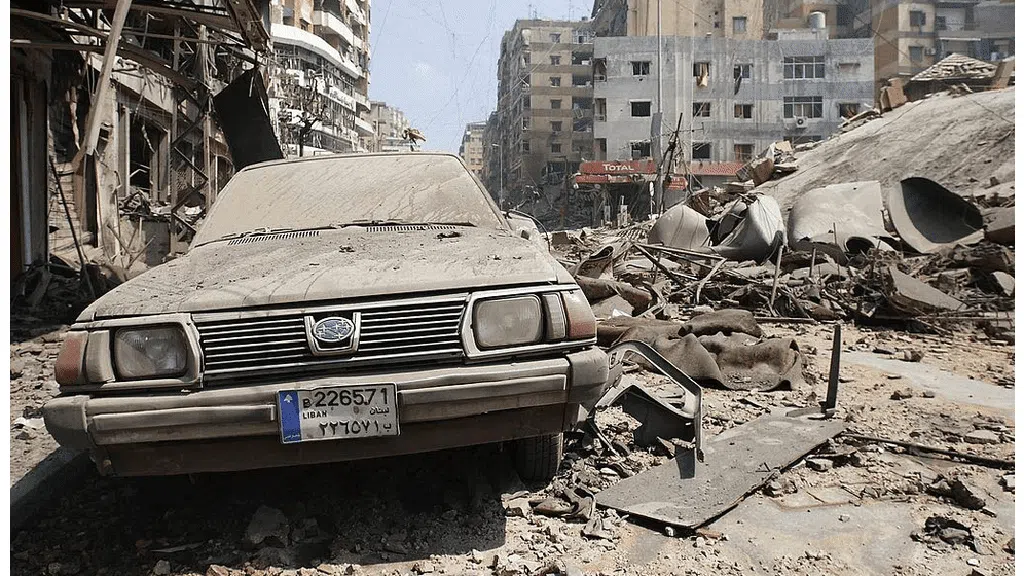 Foto-foto Bangkai Mobil Akibat Keganasan Perang