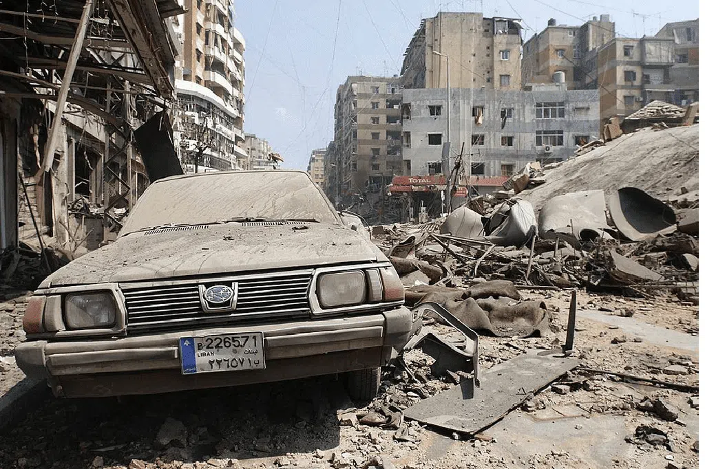 Foto-foto Bangkai Mobil Akibat Keganasan Perang