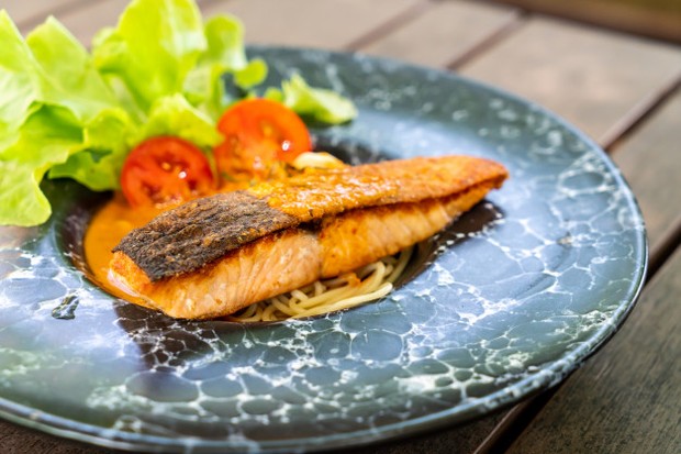 Foto:Ikan Salmon/Freepik.com 7 Tips Menggoreng Kulit Salmon
