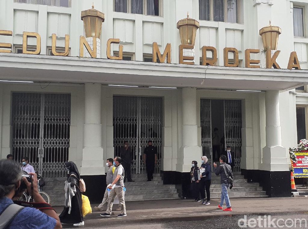 Pelantikan 5 Kepala Daerah di Jabar, Jalan Asia Afrika Bandung Ditutup Pelantikan 5 Kepala Daerah di Jabar, Jalan Asia Afrika Bandung Ditutup