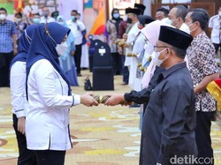 Ini Daftar 17 Kepala Daerah Jawa Timur yang Dilantik di Gedung Grahadi