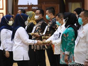 Pelantikan 17 Kepala Daerah di Jatim Digelar Hybrid, Dibagi Tiga Sesi Pelantikan 17 Kepala Daerah di Jatim Digelar Hybrid, Dibagi Tiga Sesi