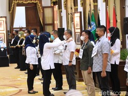 17 Kepala Daerah Jawa Timur Akan Dilantik, Khofifah Ingatkan Tak Bawa Massa